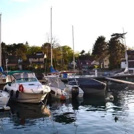 Hotel Le Bonheur Les Pieds Dans L'eau