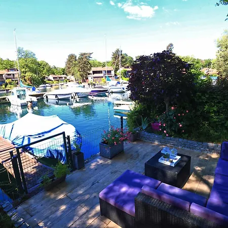 Le Bonheur Les Pieds Dans L'eau Hotel